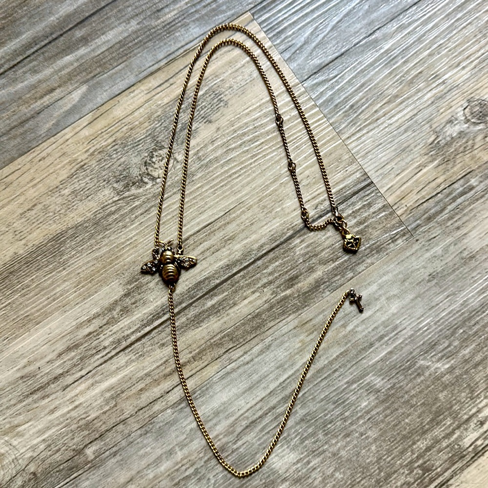 Virgin Saints & Angels 🐝  Bee necklace gold with clear stones